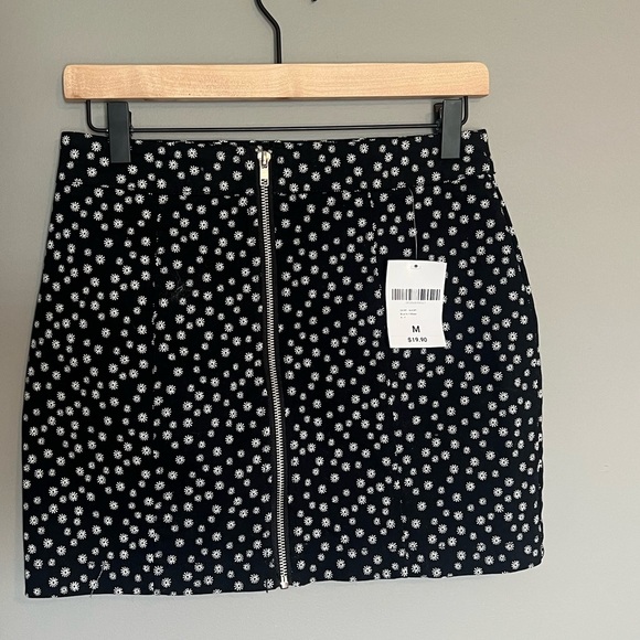 Forever 21 Floral Skirt - Picture 2 of 3